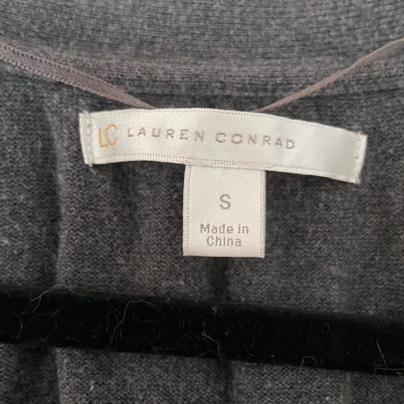 🎉 2/$20 🎉 Lauren Conrad slouchy cardigan - Picture 2 of 5